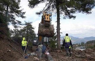 Mersin’de heyelan bölgesinde hasar gören içme...