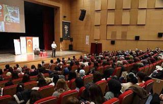 Mesleki tecrübelerini aday öğretmenlerle paylaştı