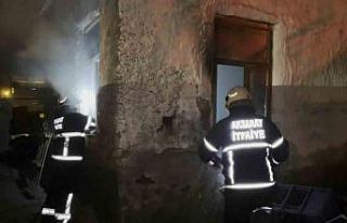 Metruk evde çıkan yangın paniğe neden oldu