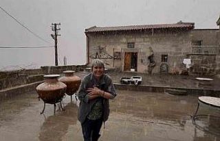 Meyve ağaçlarının çiçek açtığı Güzelyurt’ta...