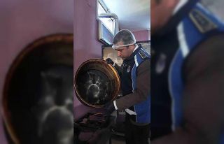 Mide bulandıran tencerenin bulunduğu yemekhane mutfağında...