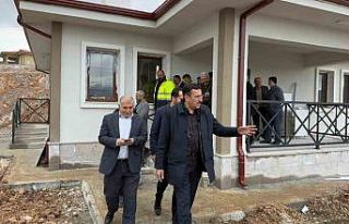 Milletvekili Bülent Tüfenkci deprem konutlarını...