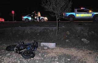 Minibüse arkadan çarpan motosiklet 70 metre sürüklendi:...