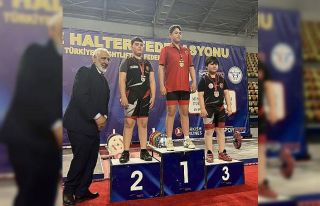 Minik halterci Taha Toprak, Türkiye 2’ncisi oldu