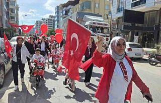 Minik öğrenciler 3 tekerlekli bisikletleriyle kaymakamlığı...