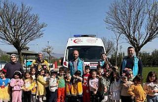 Minik öğrencilere diş eğitimi ve 112 tanıtımı...