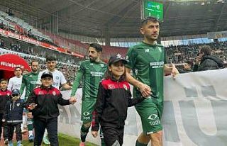 Minik taraftarlar Polis Haftası kapsamında üniforma...