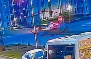 Motosiklet sürücüsünün otomobile çarpmasının...