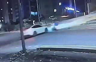 Motosikletliye çarpan otomobil sürücüsü kaçtı