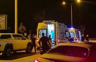 Muratpaşa’da otomobil ile motosiklet çarpıştı:...