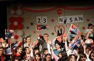 Nazilli’de sahne minik oyuncuların oldu