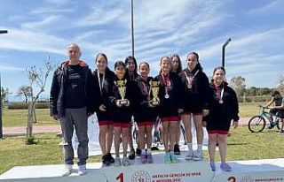 Nazillili öğrenciler Türkiye finallerinde kürsüye...