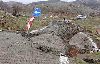 Nemrut Dağı yolunda heyelan meydana geldi