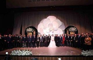 Nikah töreni siyaset camiasını bir araya getirdi