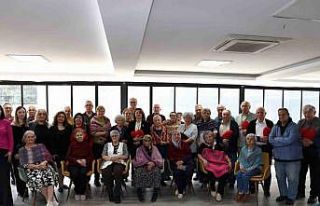 Nilüferli kadınlardan huzurevi sakinlerine gönül...