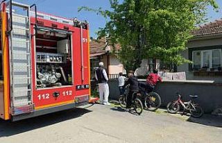 Ocakta unutulan çaydanlık yandı