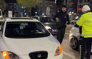 Ön plakası takılı olmayan araç sürücüsüne...