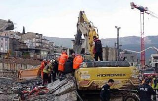 Operatör enkaz altında kaldı: 1 yaralı