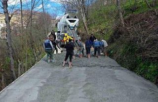 Ordu’da beton yol çalışmaları devam ediyor