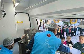 Osmaniye’de öğrencilere sıcak çorba ikramı