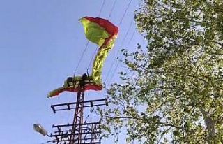 Osmaniye’de yamaç paraşütü pilotu iniş sırasında...