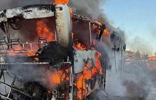 Otobüs alev topuna döndü, yolcular son anda kurtuldu