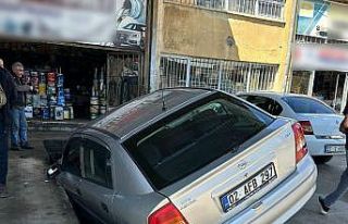 Otomobil bakım kanalına düştü