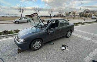 Otomobil park halindeki araca çarparak takla attı:...