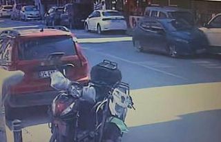 Otomobil park halindeki araca çarpıp takla attı