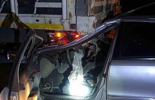 Otomobil park halindeki tıra çarptı, köy muhtarı...