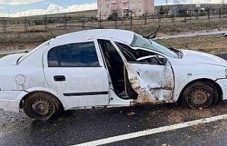 Otomobil yağmurun kayganlaştırdığı yolda takla...