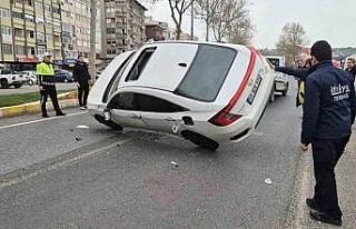 Otomobiller çarpıştı: 1 yaralı