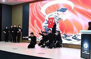 Özel öğrencilerden polislere anlamlı gösteri