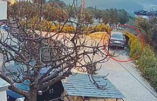 Park halindeki otomobili benzin döküp yakan, araç...