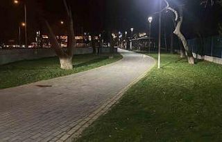 Parkta bıçaklı kavga: 3 kişi yaralandı