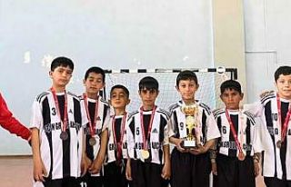 Patnos’ta minik şampiyonlara coşkulu karşılama