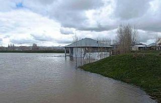 Patnos’ta sağanak taşkına neden oldu: Evleri...