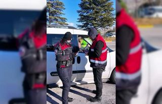 Polis denetimlerinde 40 aranan şahıs yakalandı