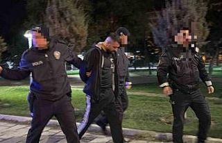 Polisten kaçarken, yola fırlattığı kağıttan...