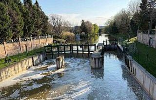 Porsuk Çayı’nın yüzeyi köpükle kaplandı