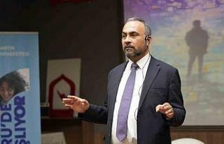 Rektör Akkaya lise öğrencilerine etkili dinleme...