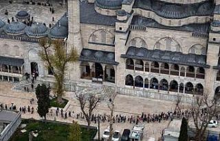 Restorasyonu tamamlanan Sultanahmet Camii’ne ziyaretçi...