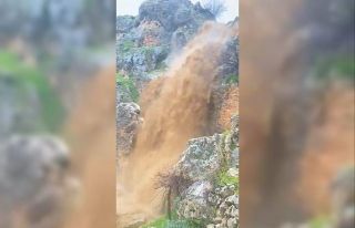 Sağanak yağış şelalelerin debisini yükseltti