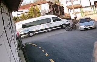 Sağdan sollayan motosikletli otomobile çarptı:...