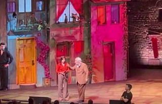 Sahnede fenalaşan Müjdat Gezen hastaneye kaldırıldı