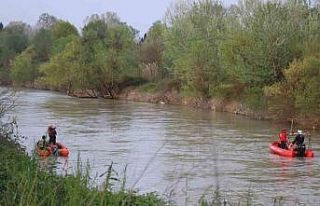 Sakarya Nehri’ne düşen çocuğu arama çalışmaları...