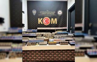 Saman yüklü tırlarda yaklaşık 5 bin paket kaçak...