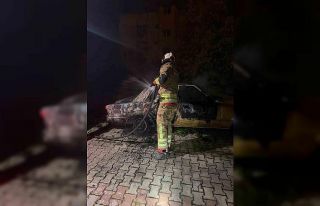 Samandağ’da yanan FİAT TOFAŞ kullanılmaz hale...