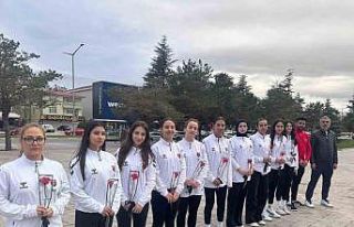 Şampiyon oldular, unutmadılar: 10 can için karanfil...