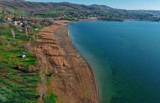 Sapanca Gölü’nde kaçak yapı yıkım çalışmalarının...